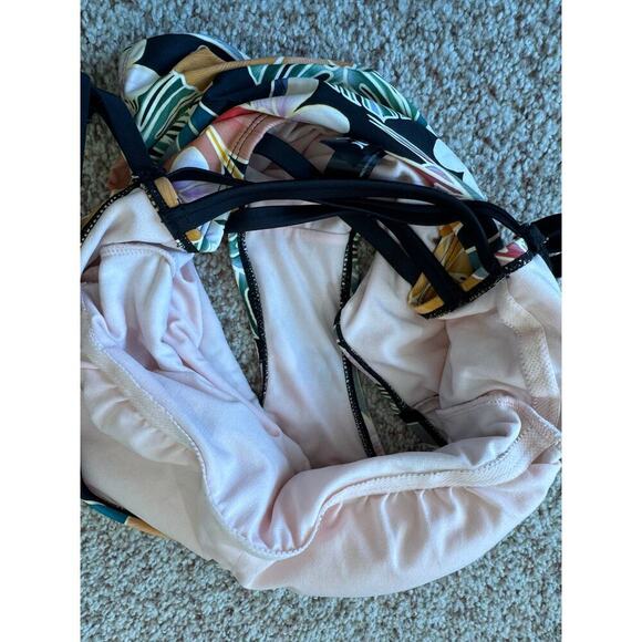 HURLEY One Piece swim suit, size Medium, Floral Print - Picture 9 of 9